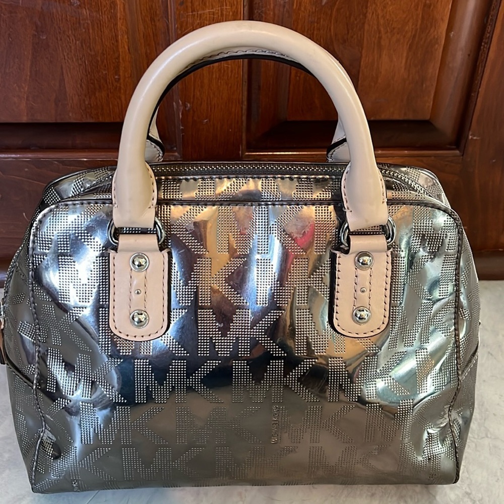 Michael Kors NYE bag mirror, Metallic silver satchel Beige leather trim EUC - Picture 3 of 16